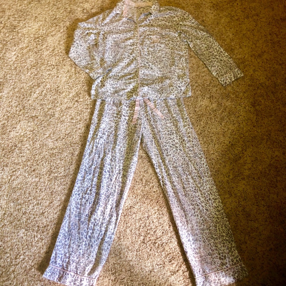 Victoria Secret cheetah print pajama set!